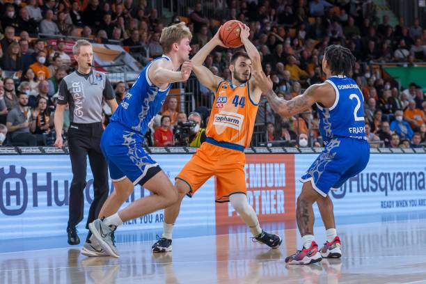 临着一个难 临着一个难